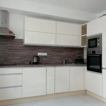 Captain Grand Apartment *